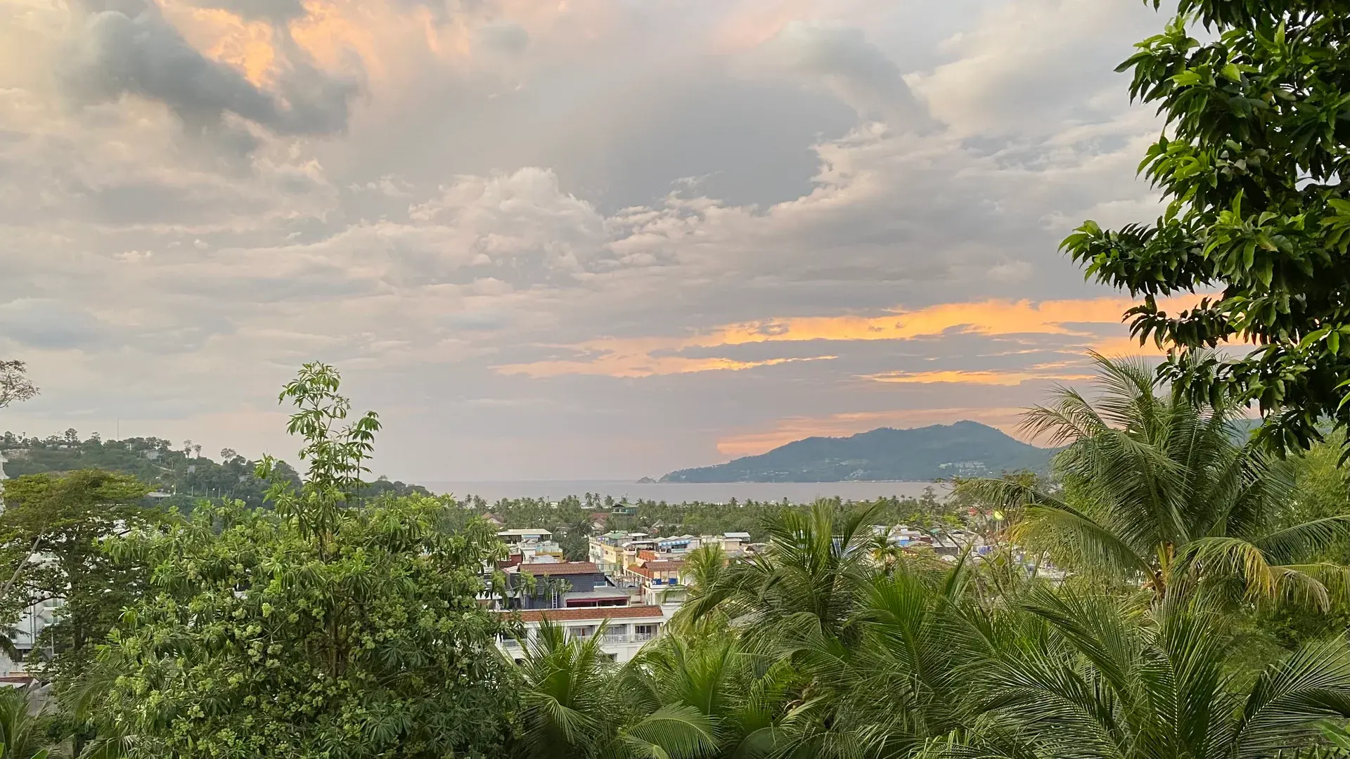 Phuket manzarası — Elegant Bangkok ve Phuket Turu – Bangkok gidiş-dönüş – Nisan–Mayıs 2027 Dönemi – Türk Hava Yolları ile 6 Gece